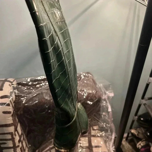 Beautiful green coach boots. Brand new, never worn. Size 8. No box . - Picture 4 of 4